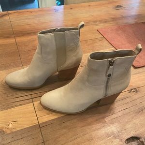 NURTURE tan leather booties, Size 7.5
